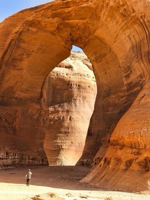 Jebel Mahajah Arch Saudi Arabia Desert Rock Formation