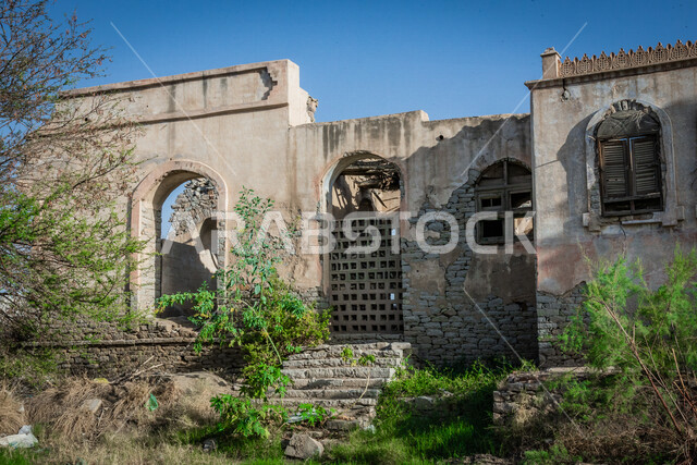 صورة ابداعية لقصر جبرة في مدينة الطائف بالمملكة العربية السعودية، القصر المهجور، الفن الهندسي المعماري، تصاميم العمارة الإسلامية، معالم السعودية المشهورة، السياحة في المملكة العربية السعودية