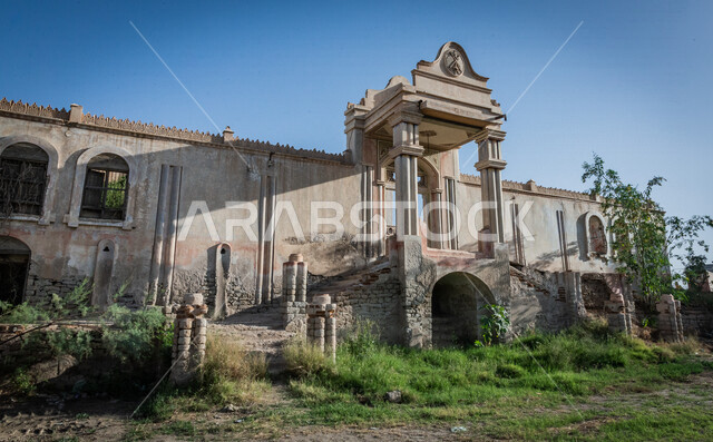 صورة ابداعية لقصر جبرة في مدينة الطائف بالمملكة العربية السعودية، القصر المهجور، الفن الهندسي المعماري، تصاميم العمارة الإسلامية، معالم السعودية المشهورة، السياحة في المملكة العربية السعودية
