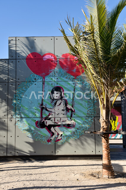 صورة ابداعية لرسمة جدارية في منطقة شاطيء لامير بمدينة دبي في الامارات العربية المتحدة، أشهر المناطق السياحية الجديدة في الإمارات، لوحات فنية تجذب الزوار والسياح، رسومات ابداعية، السياحة في الامارات