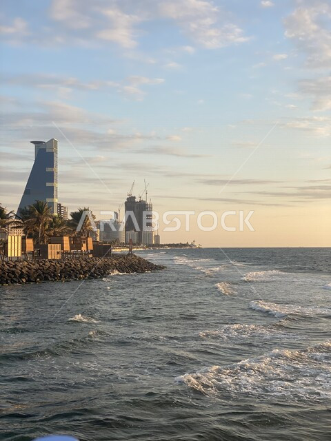 إطلالة جميلة لمدينة جدة بالمملكة العربية السعودية في وضح النهار، واجهة جدة البحرية، كورنيش جدة، معالم مشهورة في جدة، جمال شواطيء جدة، أبراج وناطحات سحاب، السياحة في السعودية