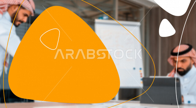 اجتماع زملاء عمل سعوديون خليجيون لمتابعة مهام العمل ، استخدام الحاسوب المحمول لانجاز الاعمال ، تسجيل الملاحظات والمهام، ورشة عمل وتدريب، دراسات وابحاث ، خلفية لقالب تصميم