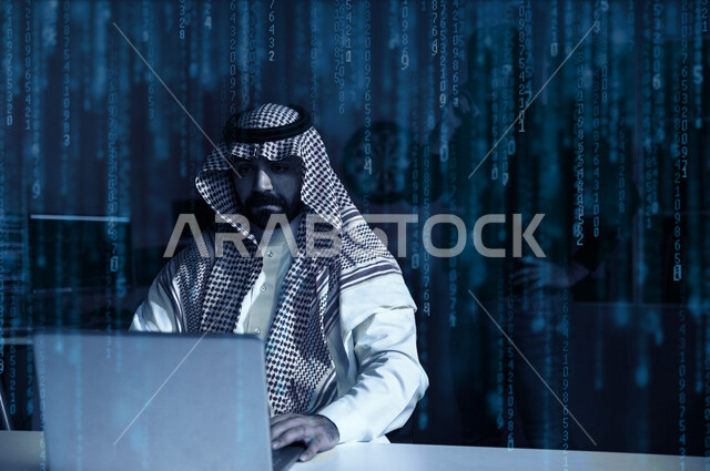 صورة مقربة لرجل عربي خليجي سعودي يستخدم الجهاز المحمول مع خلفية للبيانات الرقمية ، التكنولوجيا وتطوير الويب ، تطوير وبناء المواقع والتطبيقات الالكترونية، حماية البيانات والمعلومات ،اكواد وخوارزميات، تقنيات وحاسوب