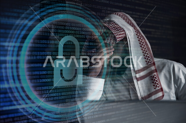 رجل عربي خليجي سعودي يجلس امام الحاسوب المحمول بايماءات تدل على الخسارة ،التعرض لسرقة كلمات المرور والبيانات الشخصية ، اختراق النظام والبيانات، جرائم الكترونية ،الهجمات الالكترونية ، خلفية لقفل بتقنية الهولوجرام