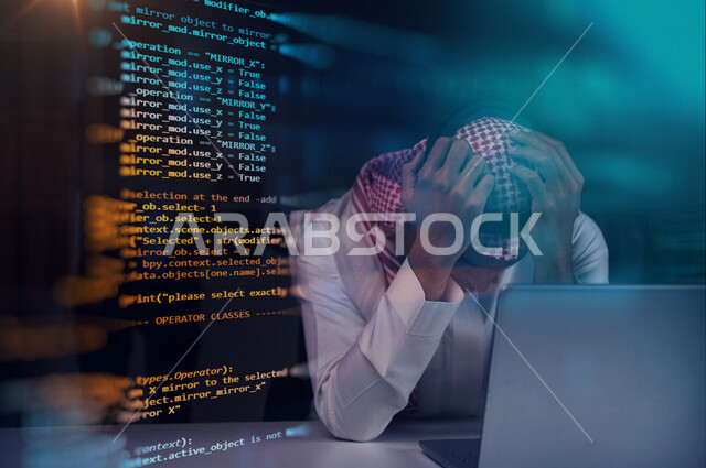 رجل عربي خليجي سعودي يجلس امام الحاسوب المحمول بايماءات تدل على الخسارة ، سرقة كلمات المرور والبيانات الشخصية ، اختراق النظام والبيانات، جرائم الكترونية ،الهجمات الالكترونية ، خلفية للغة البرمجة