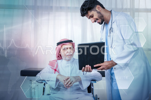 طبيب عربي خليجي سعودي، يقوم بإستخدام جهاز التابلت لرؤية تحاليل ونتائج المرضى، مريض كبير في السن في زيارة إلى طبيب لفحص حالته الصحية ، مفهوم الطب والرعاية الطبية، إستخدام تقنية الهولوجرام ثلاثية الأبعاد، مهن ووظائف طبية
