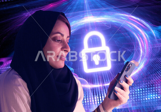سيدة اعمال عربية خليجية سعودية تمسك بيدها الهاتف المحمول، أيقونة قفل الأمان مضيئة بتقنية الهولوجرام ثلاثية الأبعاد ، الأمن السبراني، الحفاظ على البيانات الشخصية للمستخدمين, الدخول الامن، مفهوم أمن تكنولوجيا المعلومات