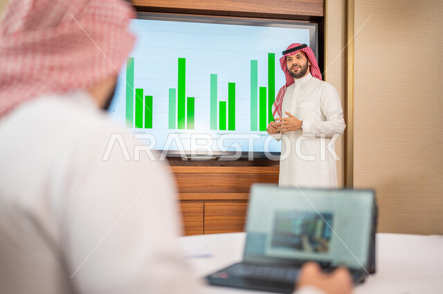 Meeting of Saudi Arab Gulf co-workers at their workplace, project development, study and analysis of new projects, evaluation of partnership work, partnership and cooperation, business meetings, workshops and training