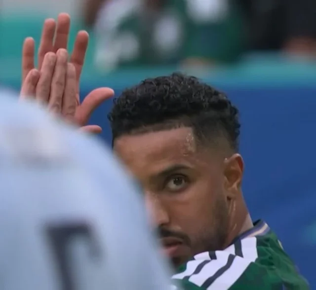 سالم الدوسري لاعب المنتخب السعودي لكرة القدم في لقطة قريبة في مباريات كاس العالم 2026