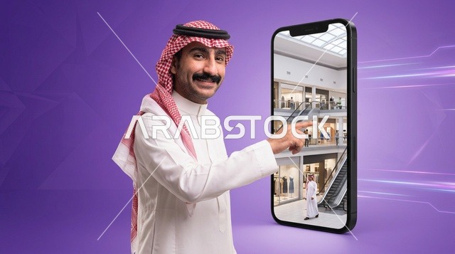 رجل سعودي يشير إلى شاشة هاتف ذكي تعرض مركز تسوق حديث