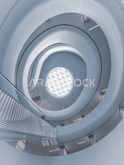 صورة من الداخل لمركز اثراء المعرفة  في منطقة الظهران في المملكة العربية السعودية ، مركز الملك عبد العزيز الثقافي العالمي ،معارض ومكتبات ، اماكن ثقافية تعليمية في السعودية