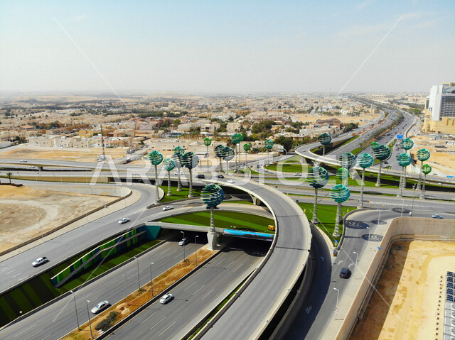 صورة جمالية لميدان طريق الملك عبد الله والملك خالد في مدينة الرياض بالمملكة العربية السعودية، جمال الطرق والشوارع بالسعودية، معالم مشهورة في الرياض، السياحة في المملكة العربية السعودية