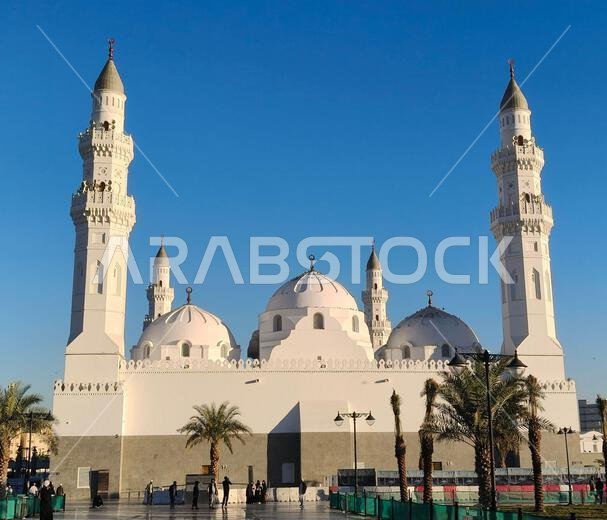 A peacful Qubaa' Mosque Centered and a blue sky in the background.