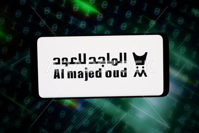 شتوتغارت، ألمانيا - 13-05-2026: في هذه الصورة التوضيحية، يظهر شعار شركة الماجد للعود السعودية (شركة مساهمة عامة) على هاتف ذكي.