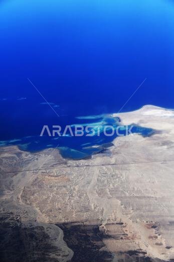 منظر جوي للساحل السعودي للبحر الأحمر شمال جدة، المملكة العربية السعودية.