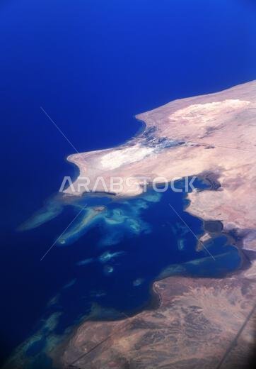 منظر جوي للساحل السعودي للبحر الأحمر شمال جدة، المملكة العربية السعودية.