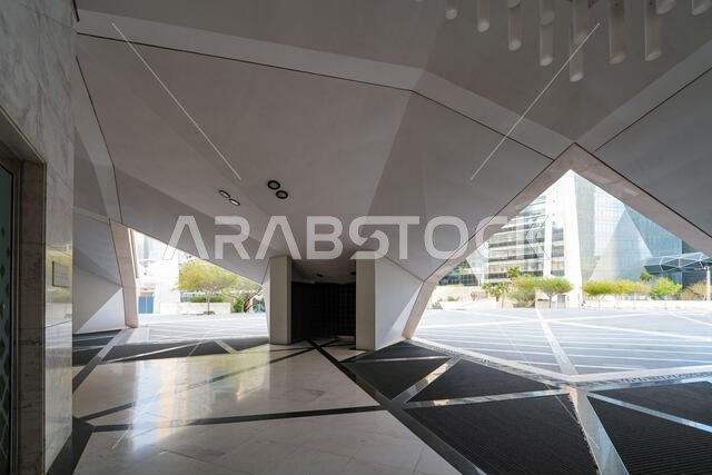 مدخل جامع الملك عبد الله المالي الكبير في مركز الملك عبد الله المالي بالرياض، المملكة العربية السعودية