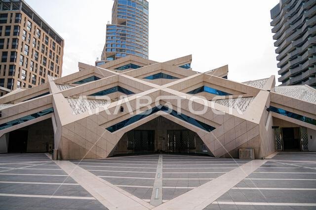 واجهة جامع الملك عبد الله الكبير في مركز الملك عبد الله المالي بالرياض، المملكة العربية السعودية