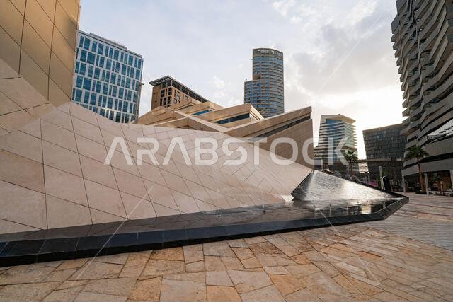 واجهة جامع الملك عبد الله الكبير في مركز الملك عبد الله المالي بالرياض، المملكة العربية السعودية