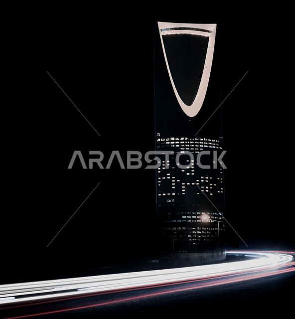 صورة ابداعية لبرج المملكة في الرياض بالمملكة العربية السعودية، الابراج وناطحات السحاب، برج المملكة، معالم الرياض المشهورة، الطرق والشوارع، السياحة في السعودية