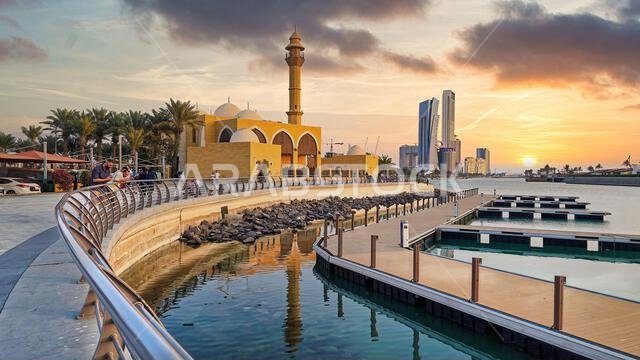 مسجد ومئذنة عبد القادر فقيه على كورنيش الواجهة البحرية لكورنيش جدة الجديد، المملكة العربية السعودية مسجد ومئذنة عبد القادر فقيه على كورنيش الواجهة البحرية لكورنيش جدة الجديد، المملكة العربية السعودية