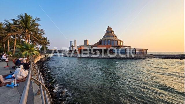 Mövenpick Resort Al Nawras pavilion and public promenade at Jeddah New Corniche, Saudi Arabia