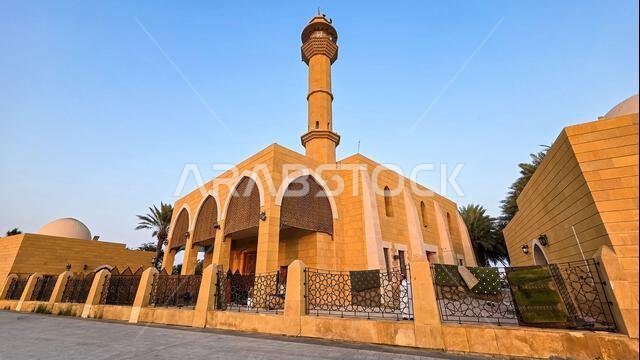 مسجد ومئذنة عبد القادر فقيه على كورنيش الواجهة البحرية لكورنيش جدة الجديد، المملكة العربية السعودية
