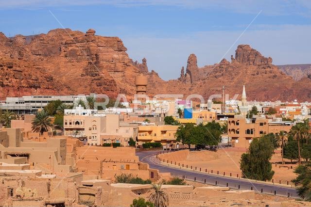 مدينة العلا وبرج المياه الجديدية على خلفية منحدرات من الحجر الرملي الأحمر، المملكة العربية السعودية