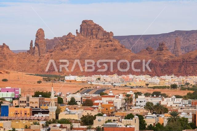 حي الجديدة في مدينة العلا، مقابل منحدرات الحجر الرملي الأحمر، المملكة العربية السعودية