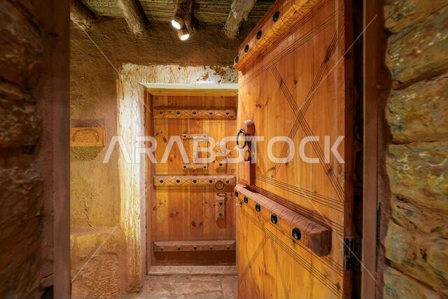 ترميم الجزء الداخلي التقليدي من الطوب اللبن لمنزل إبراهيم بن صالح العيسى في أشيقر، المملكة العربية السعودية