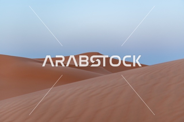 الكثبان الرملية في صحراء النفود بالسعودية