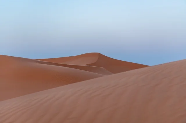 الكثبان الرملية في صحراء النفود بالسعودية