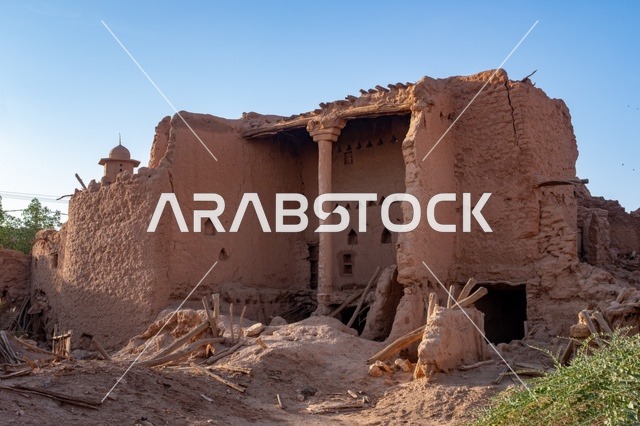 بيت طيني تراثي متهدم في السعودية