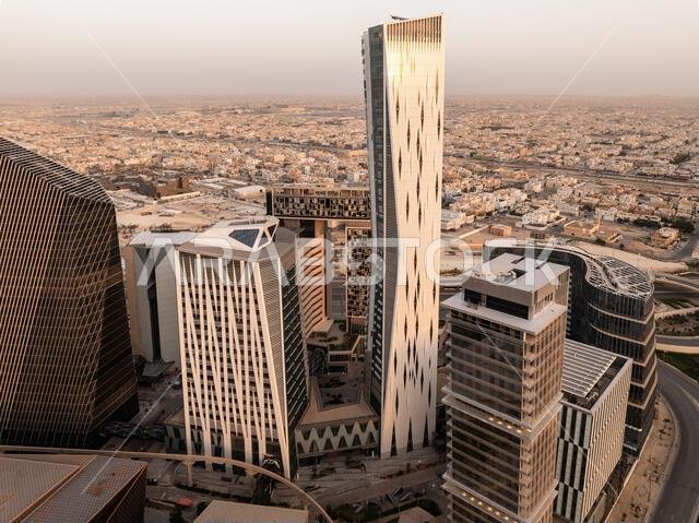 مبانٍ حديثة في مركز الملك عبد الله المالي (KAFD)، الرياض، المملكة العربية السعودية.