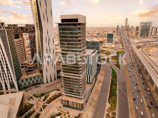 مبانٍ حديثة في مركز الملك عبد الله المالي (KAFD)، الرياض، المملكة العربية السعودية.