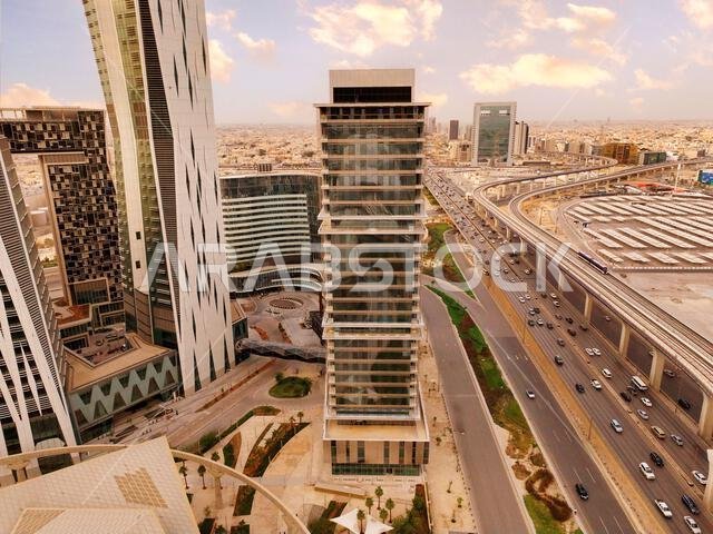 مبانٍ حديثة في مركز الملك عبد الله المالي (KAFD)، الرياض، المملكة العربية السعودية.