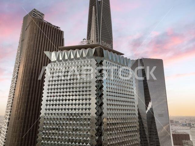 مبانٍ حديثة في مركز الملك عبد الله المالي (KAFD)، الرياض، المملكة العربية السعودية.