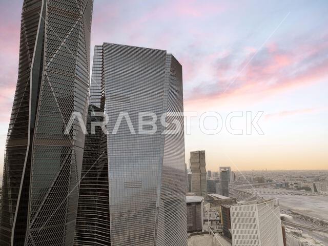 مبانٍ حديثة في مركز الملك عبد الله المالي (KAFD)، الرياض، المملكة العربية السعودية.