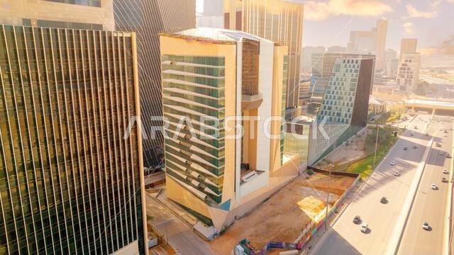 مبانٍ حديثة في مركز الملك عبد الله المالي (KAFD)، الرياض، المملكة العربية السعودية.