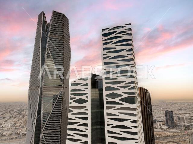 مبانٍ حديثة في مركز الملك عبد الله المالي (KAFD)، الرياض، المملكة العربية السعودية.