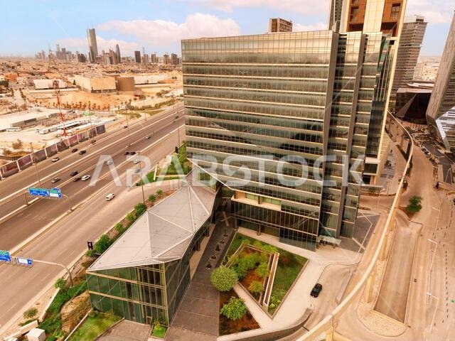 مبانٍ حديثة في مركز الملك عبد الله المالي (KAFD)، الرياض، المملكة العربية السعودية.