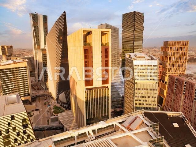 مبانٍ حديثة في مركز الملك عبد الله المالي (KAFD)، الرياض، المملكة العربية السعودية.