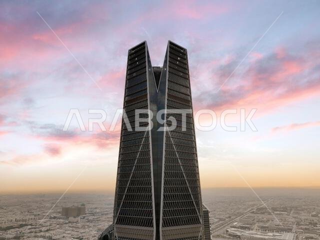 مبانٍ حديثة في مركز الملك عبد الله المالي (KAFD)، الرياض، المملكة العربية السعودية.