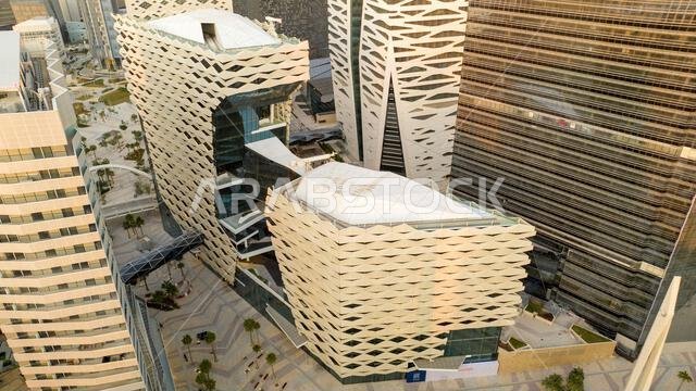 مبانٍ حديثة في مركز الملك عبد الله المالي (KAFD)، الرياض، المملكة العربية السعودية.