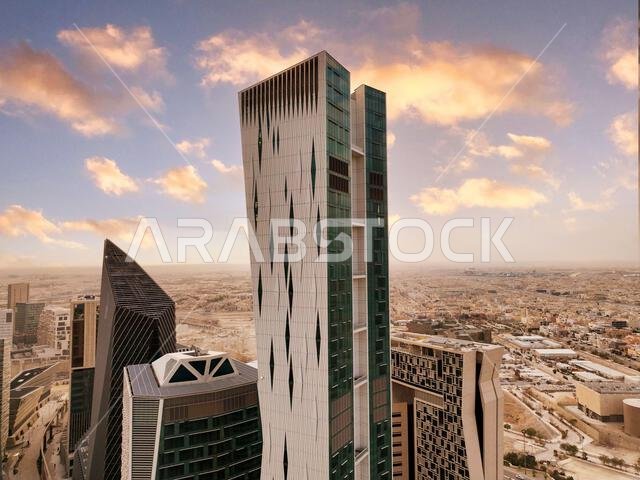 مبانٍ حديثة في مركز الملك عبد الله المالي (KAFD)، الرياض، المملكة العربية السعودية.