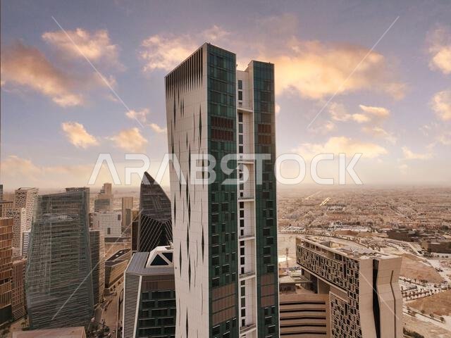 مبانٍ حديثة في مركز الملك عبد الله المالي (KAFD)، الرياض، المملكة العربية السعودية.
