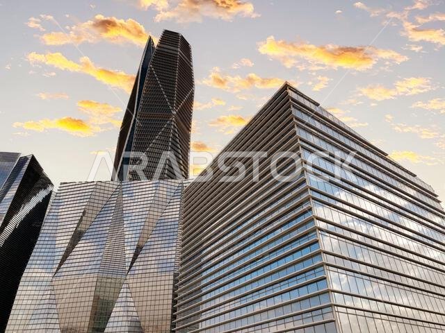 مبانٍ حديثة في مركز الملك عبد الله المالي (KAFD)، الرياض، المملكة العربية السعودية.