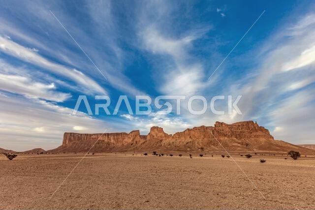 جبل طويق في الصحراء، وسط الجزيرة العربية، المملكة العربية السعودية
