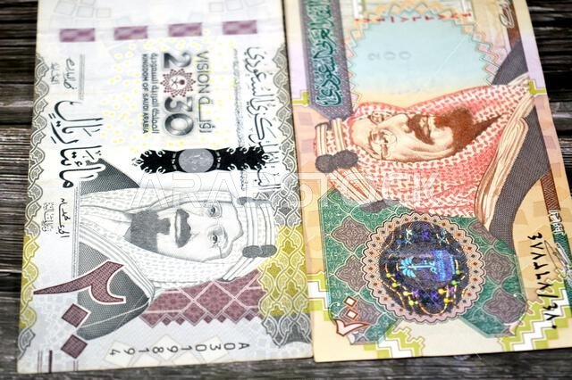 يحمل وجهي ورقة نقدية من فئة 200 ريال سعودي، القديمة والجديدة، صورة الملك عبد العزيز آل سعود، العملة السعودية.