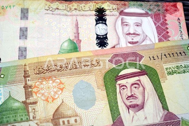 obverse sides of 100 SAR one hundred Saudi Arabian riyals cash money banknote bills, features king Fahd and king Salman Bin AbdulAziz and the Prophet'